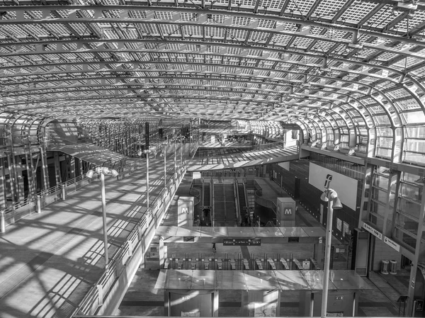 Černé a bílé nádraží torino porta susa — Stock fotografie