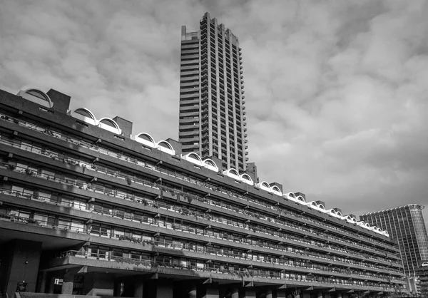 Londra'nın siyah-beyaz barbican Emlak — Stok fotoğraf