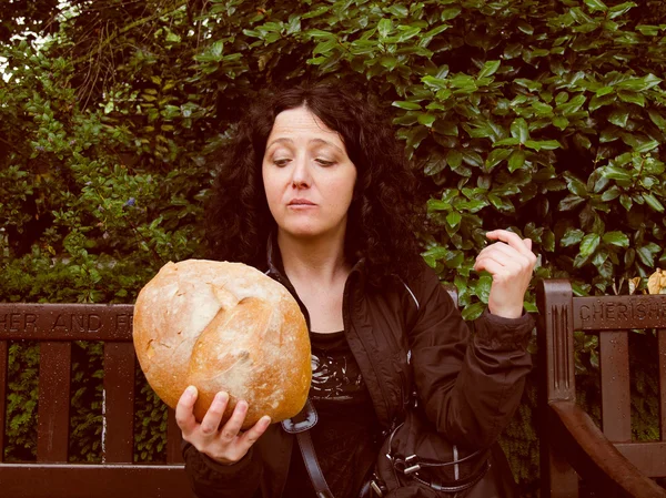 Meisje eten brood — Stockfoto