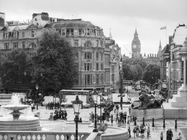 siyah-beyaz trafalgar square Londra