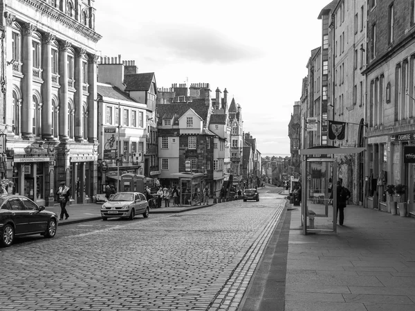 Royal Mile en blanco y negro, Edimburgo — Foto de Stock