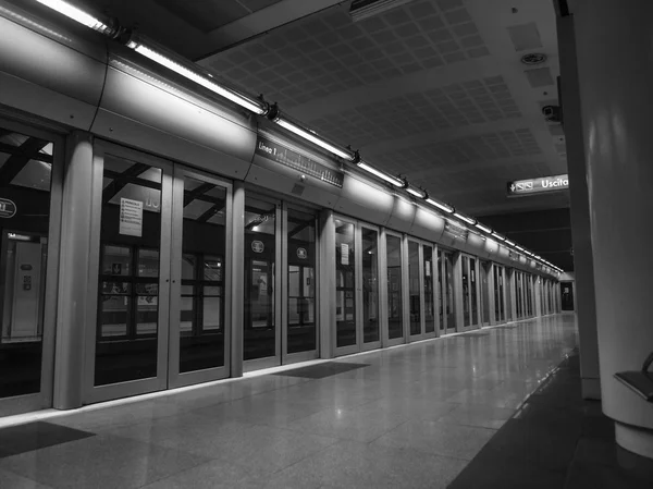 Station de métro Turin noir et blanc — Photo