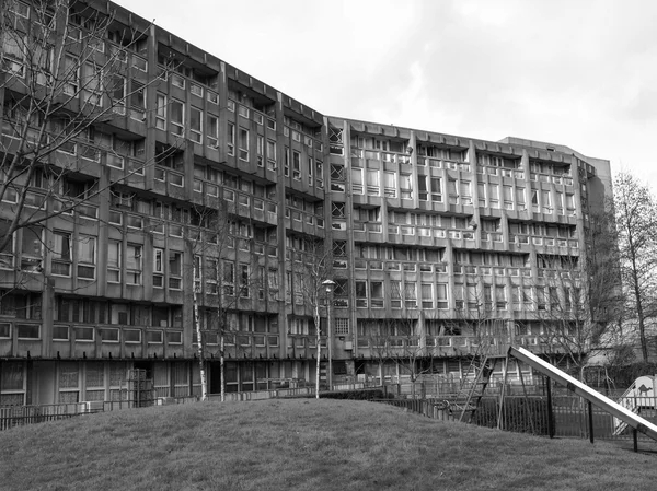 Blanco y negro Robin Hood Gardens Londres — Foto de Stock