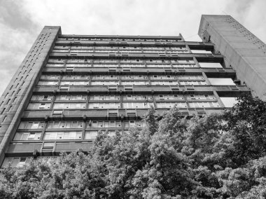 Londra Kulesi'nde siyah-beyaz balfron