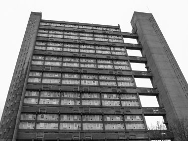Londra Kulesi'nde siyah-beyaz balfron