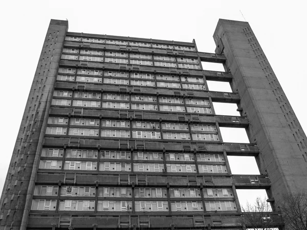 Czarno-białe balfron tower w Londynie — Zdjęcie stockowe