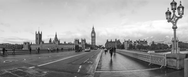 Svart och vitt hus i parlamentet London — Stockfoto