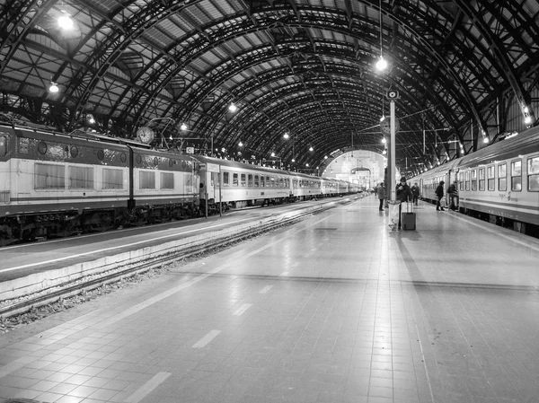 Blanco y negro stazione centrale Milano — Stock fotografie