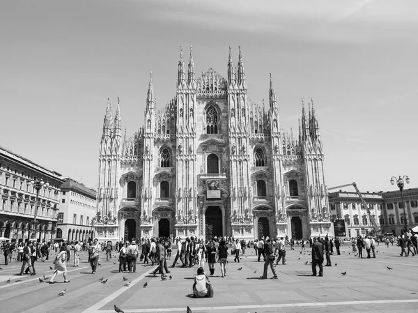 Czarno-białe piazza duomo milan — Zdjęcie stockowe