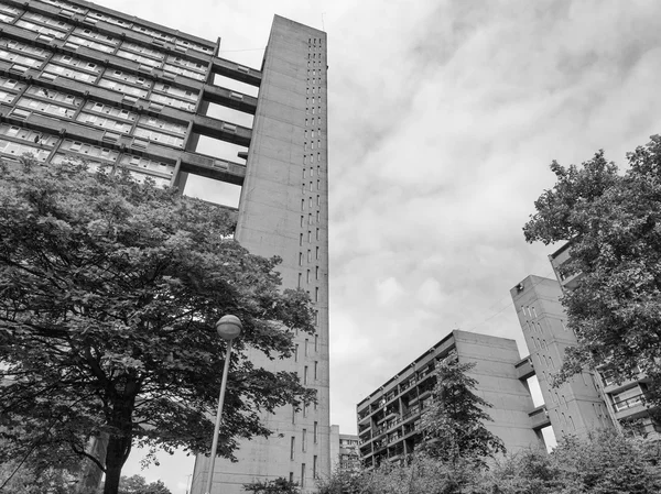 Czarno-białe balfron tower w Londynie — Zdjęcie stockowe