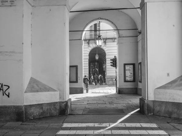 Via Torino İtalya po siyah beyaz portici — Stok fotoğraf