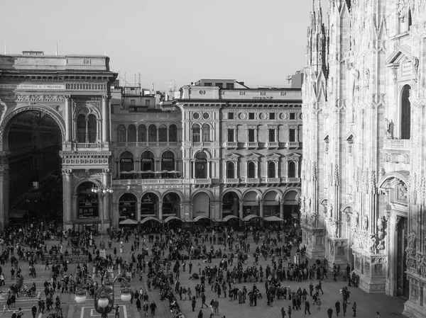 Catedral de Milão preto e branco — Fotografia de Stock