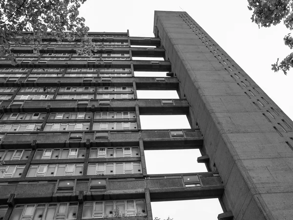 Černé a bílé balfron věž v Londýně — Stock fotografie