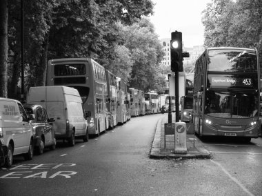 siyah ve beyaz Çift katlı otobüs
