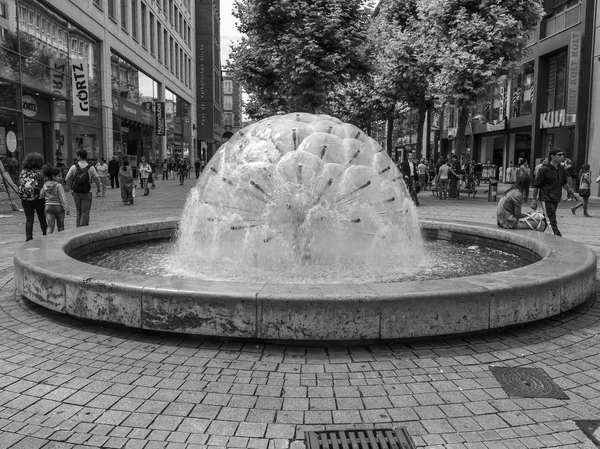 Blanco y negro Calle alta en Stuttgart —  Fotos de Stock