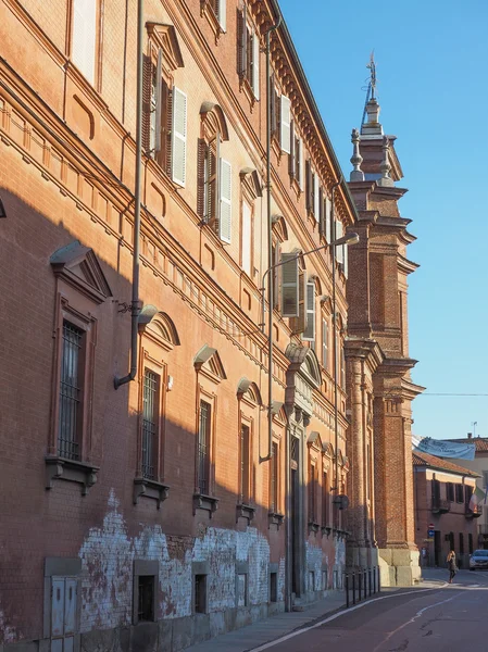 Kyrkan av Sant Antonio betyder St Anthony i Chieri — Stockfoto