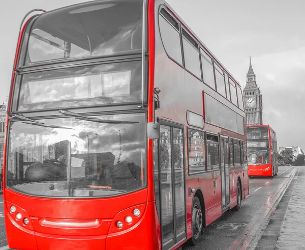 Röd buss i london — Stockfoto