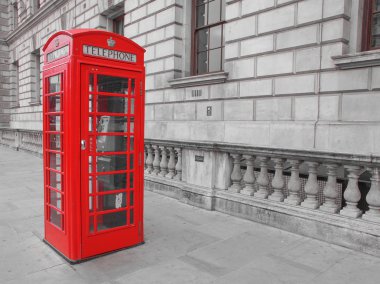 Londra telefon kulübesi