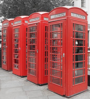 Londra telefon kulübesi