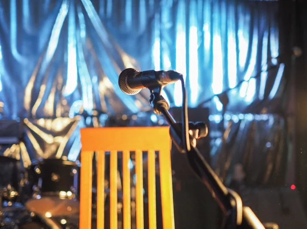 Mikrofon auf der Bühne — Stockfoto