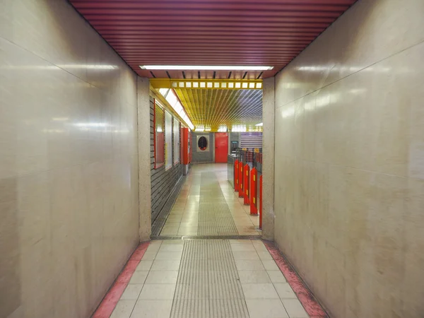 Estação de metrô em milão — Fotografia de Stock