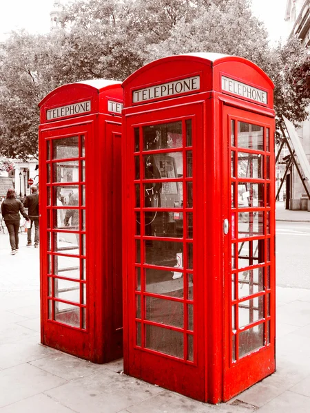 Retro mirada londinense cabina telefónica — Foto de Stock