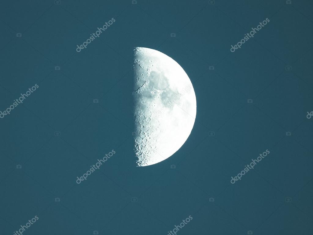 primer cuarto de luna — Foto de stock © claudiodivizia #73452209 primer cuarto de luna — Foto de stock © claudiodivizia #73452209