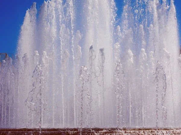 Fuente de aspecto retro en Milán —  Fotos de Stock