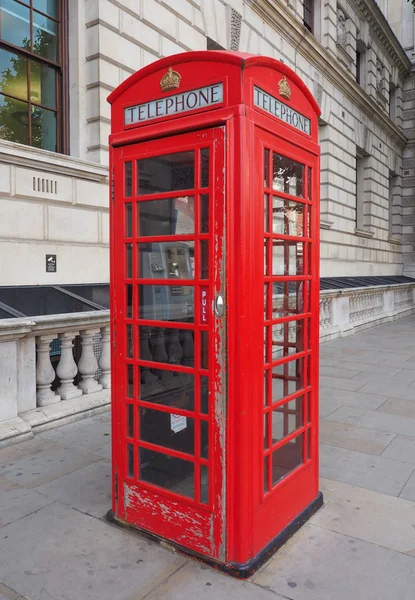 Piros telefonfülke Londonban — Stock Fotó