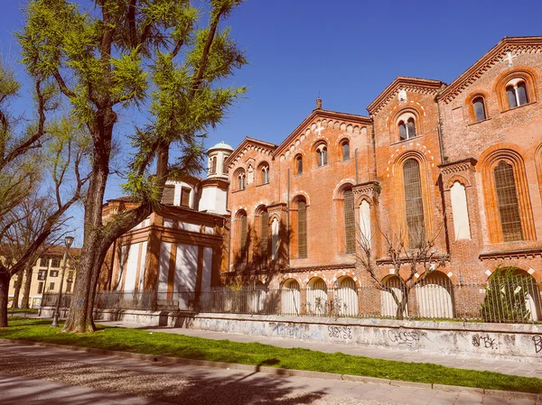 Retro görünüm Sant Eustorgio kilise Milan — Stok fotoğraf