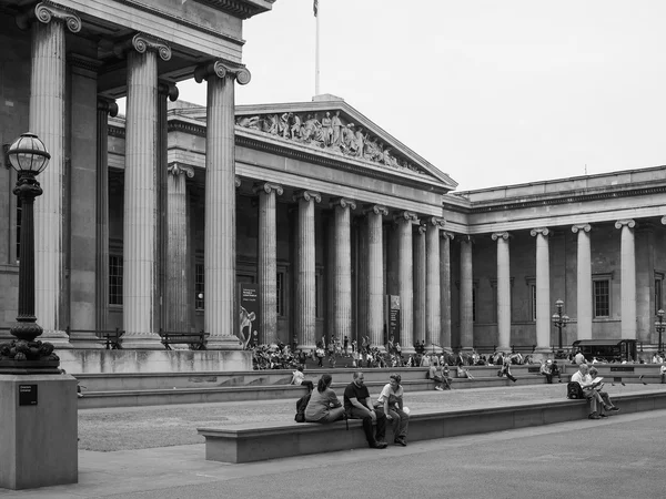 Schwarzweiß britisches Museum in London — Stockfoto