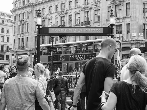 Stazione metropolitana Oxford Circus in bianco e nero a Londra — Foto Stock