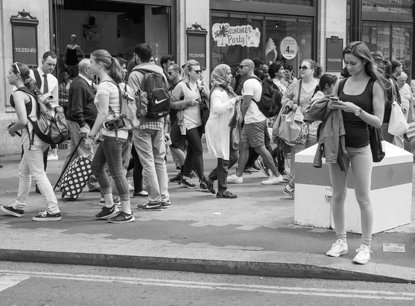 Siyah ve beyaz Londra insanlar — Stok fotoğraf