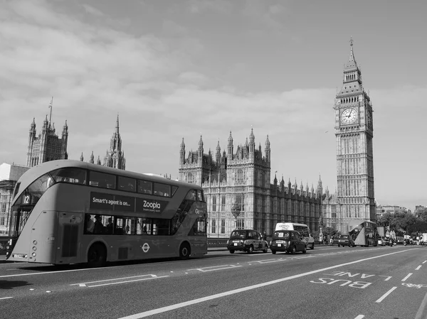 Svart och vitt Houses of Parliament i London — Stockfoto