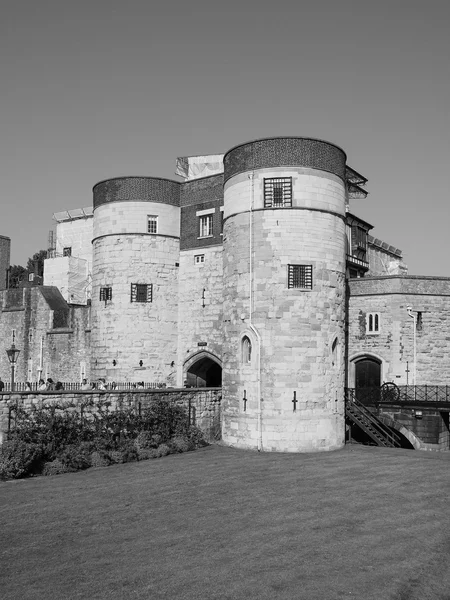 Black and white Tower of London in London — Stock Photo, Image