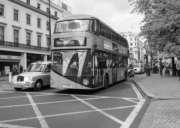 Bianco e nero Autobus a due piani — Foto Stock