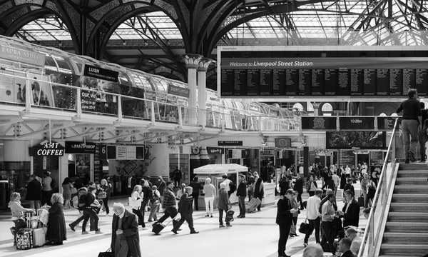 Black and white leverpool street station in london — Stockfoto