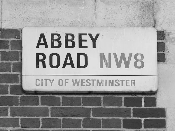 Preto e branco Abbey Road sinal em Londres — Fotografia de Stock