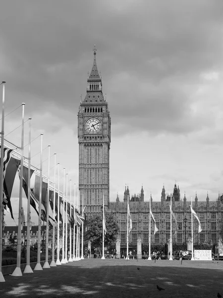 Piazza del Parlamento in bianco e nero a Londra — Foto Stock