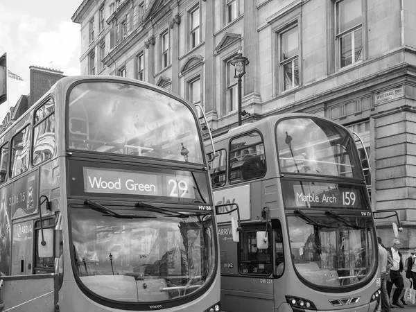 Černé a bílé dvoupatrový autobus — Stock fotografie