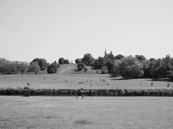 Siyah ve beyaz Kraliyet Gözlemevi hill Londra — Stok fotoğraf