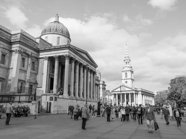 Černá a bílá Trafalgar Square v Londýně — Stock fotografie