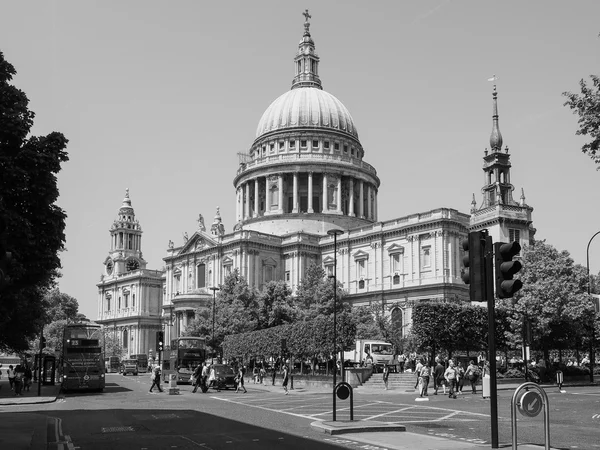 Black and white St Paul Cathedral in London — Stock Photo, Image