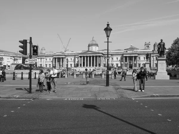 Černá a bílá Trafalgar Square v Londýně — Stock fotografie