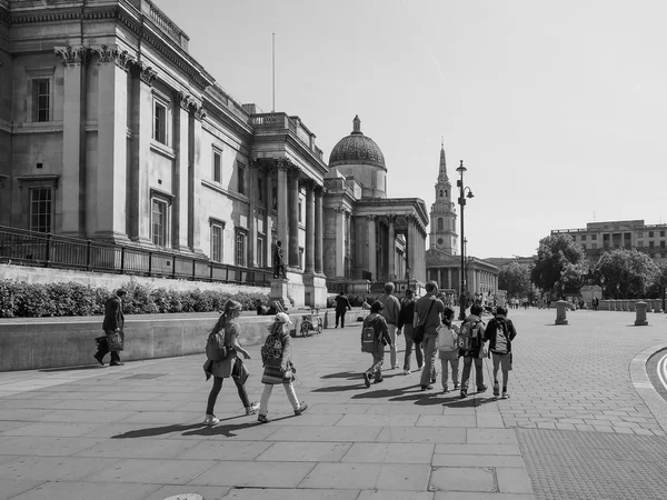 Чорно-білий Trafalgar Square у Лондоні — стокове фото