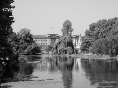 Siyah ve beyaz St James Park Londra