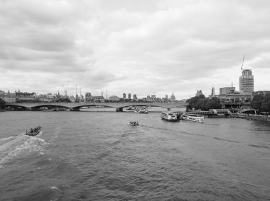 Siyah ve beyaz Londra'da Thames Nehri
