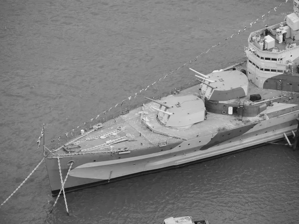 Siyah ve beyaz Hms Belfast Londra'da — Stok fotoğraf