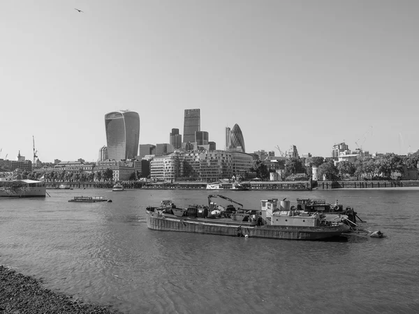 Černá a bílá Řeka Temže v Londýně — Stock fotografie