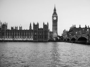 Siyah ve beyaz Houses of Parliament Londra'da